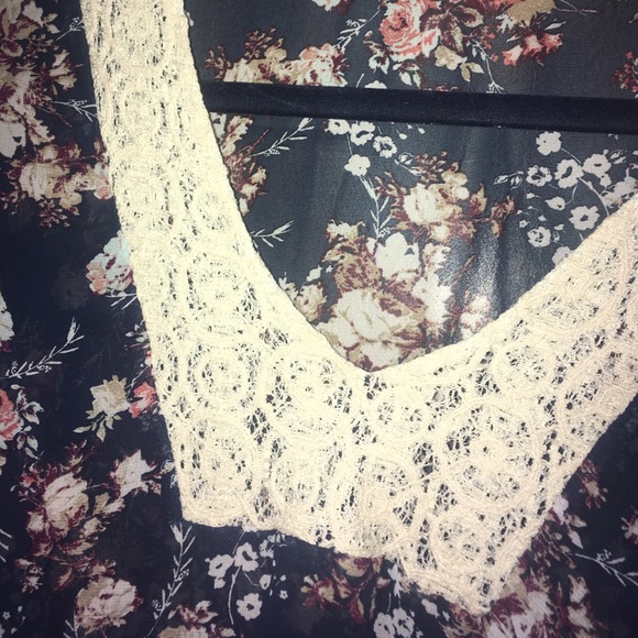 Sheet Floral Lace Top - Picture 2 of 5